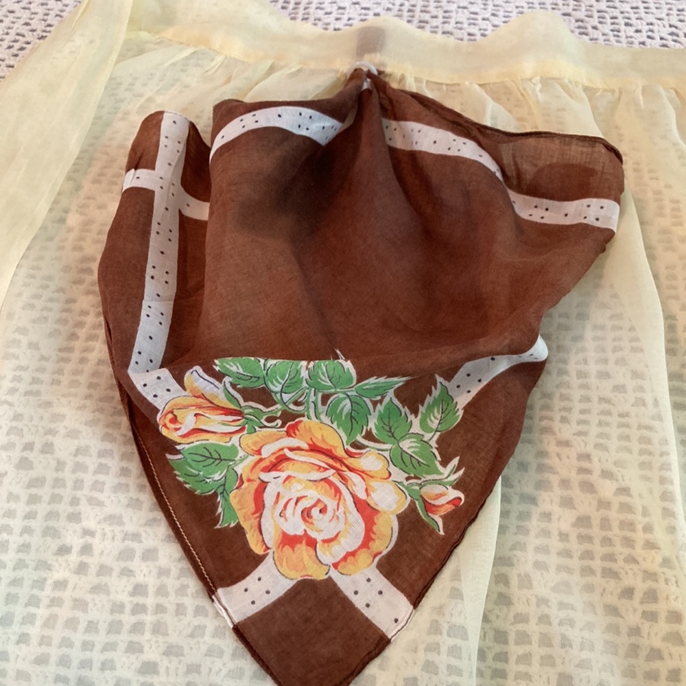 Aprons Two Beautiful Hand Made Vintage Aprons. Pink has cross stitch on both - Picture 10 of 17